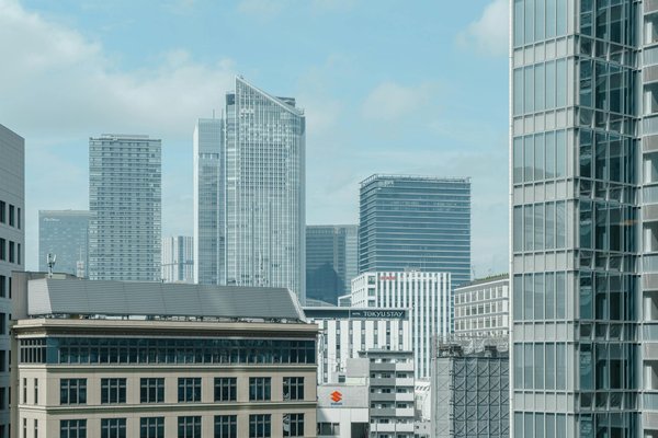 Les Enjeux de la Pollution Plastique dans le Secteur Cosmétique : Innovations et Solutions